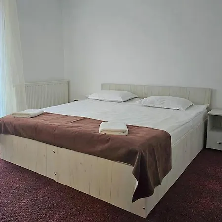 Superior With Two And Terrace Брашов